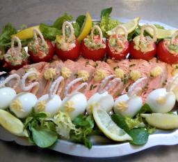 Jeff1  Saumon frais froid avec sa tomate et son oeuf farci